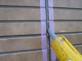 千葉県松戸市S様邸の外壁塗装と屋根塗装工程：コーキングの打ち替え