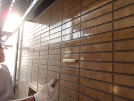 千葉県松戸市S様邸の外壁塗装と屋根塗装工程：下塗り(ファイン浸透シーラー)