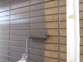 千葉県松戸市S様邸の外壁塗装と屋根塗装工程：上塗り1回目（ ダイヤモンドコート）