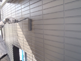 千葉県松戸市S様邸の外壁塗装と屋根塗装工程：上塗り2回目（ ダイヤモンドコート）