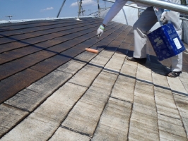 千葉県松戸市S様邸の外壁塗装と屋根塗装工程：下塗り（浸透性下地強化シーラー）
