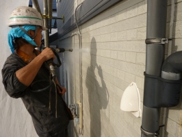 茨城県守谷市I様邸の外壁塗装と屋根塗装工程：高圧洗浄