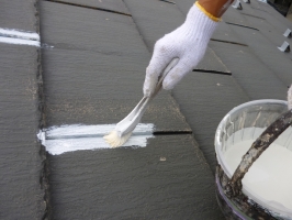 茨城県守谷市I様邸の外壁塗装と屋根塗装工程：下塗り(１～２回塗