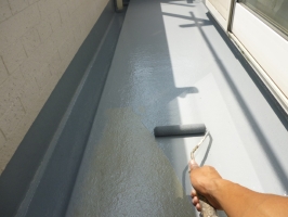 茨城県守谷市I様邸の外壁塗装と屋根塗装工程：上塗り（２回目）
