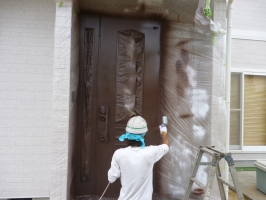 茨城県守谷市I様邸の外壁塗装と屋根塗装工程：上塗り2回目（ファインシリコンフレッシュ）