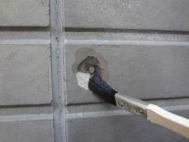 千葉県柏市N様邸の外壁塗装と屋根塗装工程：浸透性強化シーラー塗布