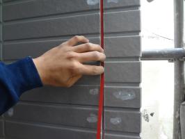 千葉県柏市N様邸の外壁塗装と屋根塗装工程：３面接着防止のボンドブレーカーテープ