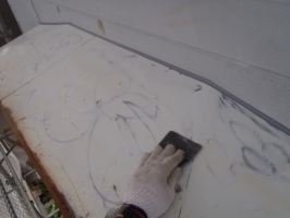 千葉県柏市O様邸の外壁塗装と屋根塗装工程：下処理（不純物除去、密着向上）