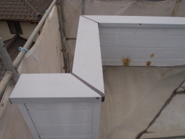 千葉県柏市O様邸の外壁塗装と屋根塗装工程：コーキング(ならし)