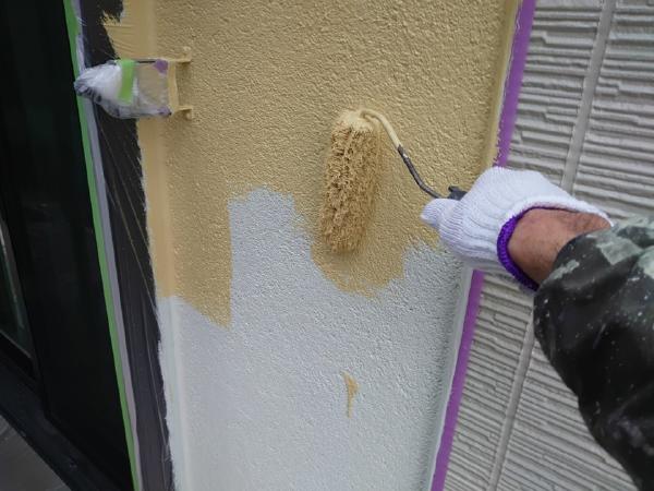 柏市外壁屋根塗装工事のシャイン外壁塗装モルタルリシン中塗り上塗りインディフレッシュセラ