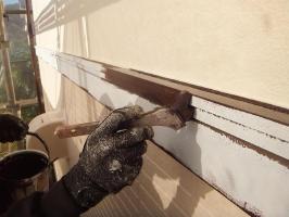 茨城県つくばみらい市N様邸の外壁塗装と屋根塗装工程：上塗り１回目（1液ファインシリコンセラUV）
