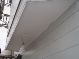 千葉県柏市O様邸の外壁塗装と屋根塗装工程：上塗り1回目(ケンエースGⅡ)