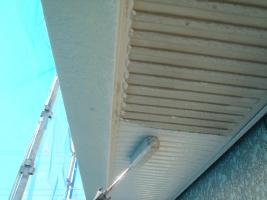 千葉県白井市I様邸の外壁塗装と屋根塗装工程：上塗り1回目（サーモアイSi）