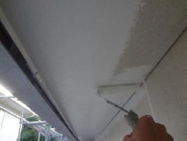 茨城県取手市O様邸の外壁塗装と屋根塗装工程：上塗り１回目(ケンエースGⅡ)