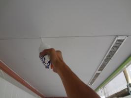 千葉県松戸市O様邸の外壁塗装と屋根塗装工程：ジョイント部分のコーキング処理