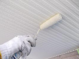 千葉県柏市N様邸の外壁塗装と屋根塗装工程：上塗り1回目（ファインシリコンフレッシュ）