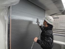 千葉県柏市O様邸の外壁塗装と屋根塗装工程：下塗り（ファインプライマー）