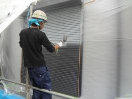 千葉県我孫子市H様邸の外壁塗装と屋根塗装工程：下塗り(防錆プライマー)
