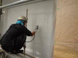 千葉県松戸市O様邸の外壁塗装と屋根塗装工程：上塗り2回目（1液ファインシリコンセラUV）