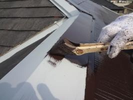 千葉県柏市N様邸の外壁塗装と屋根塗装工程：上塗り2回目 （ヤネフレッシュSi）