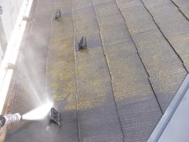 千葉県柏市N様邸の外壁塗装と屋根塗装工程：屋根の高圧洗浄