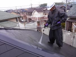 千葉県柏市I様邸の外壁塗装と屋根塗装工程：高圧洗浄