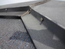 千葉県松戸市S様邸の外壁塗装と屋根塗装工程：棟包みの釘の打ち込み