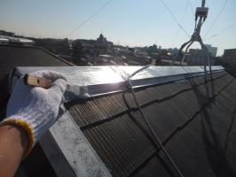 千葉県船橋市の屋根塗装工程の板金部下塗り(防錆プライマー)