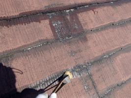 茨城県取手市M様邸の外壁塗装と屋根塗装工程：劣化箇所の下塗り