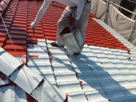 茨城県つくばみらい市の屋根塗装工程の上塗り1回目(サーモアイSi)