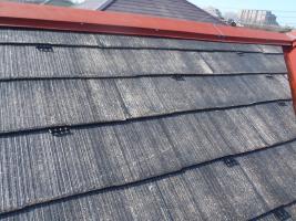 千葉県柏市O様邸の外壁塗装と屋根塗装工程：縁切り材の挿入（タスペーサー）
