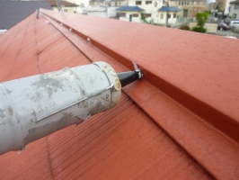 千葉県柏市の屋根塗装工程の釘頭にもコーキング剤工事