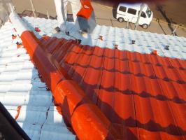 茨城県つくばみらい市の屋根塗装工程の上塗り1回目(サーモアイSi)