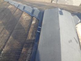 千葉県我孫子市の屋根塗装工程の棟包みの釘の打ち込み