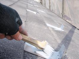 茨城県取手市T様邸の外壁塗装と屋根塗装工程：板金部の下塗り