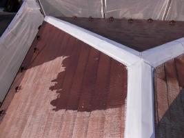 千葉県野田市O様邸の外壁塗装と屋根塗装工程：下塗り１～２回塗り（ファイン浸透シーラー）