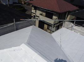 茨城県取手市M様邸の外壁塗装と屋根塗装工程：下塗り２回目（サーモアイシーラー）