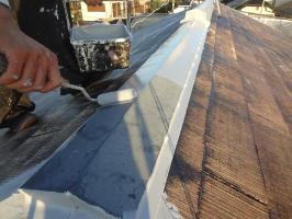 千葉県我孫子市の屋根塗装工程の板金部の下塗り