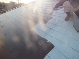 千葉県船橋市の屋根塗装工程の上塗り1回目（サーモアイSi）
