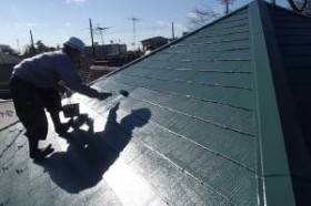 千葉県松戸市の屋根塗装工程の上塗り２回目（サーモアイSi）