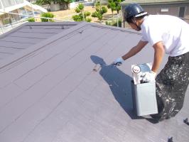 千葉県柏市N様邸の外壁塗装と屋根塗装工程：上塗り２回目（サーモアイ4F）