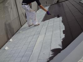 千葉県松戸市S様邸の外壁塗装と屋根塗装工程：上塗り1回目（サーモアイSi）