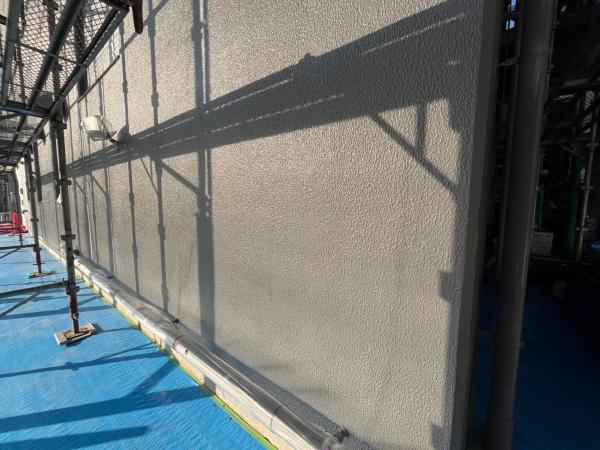 白井市　サニーカラー　大規模修繕工事　屋上防水　外壁塗装　上塗り