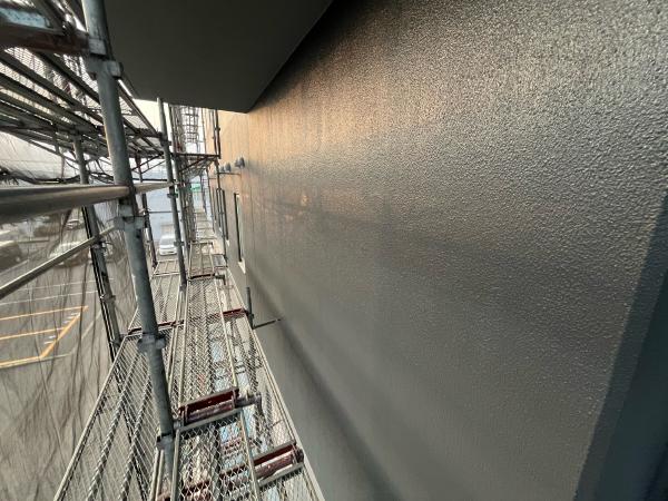 白井市　サニーカラー　大規模修繕工事　屋上防水　外壁塗装　上塗り
