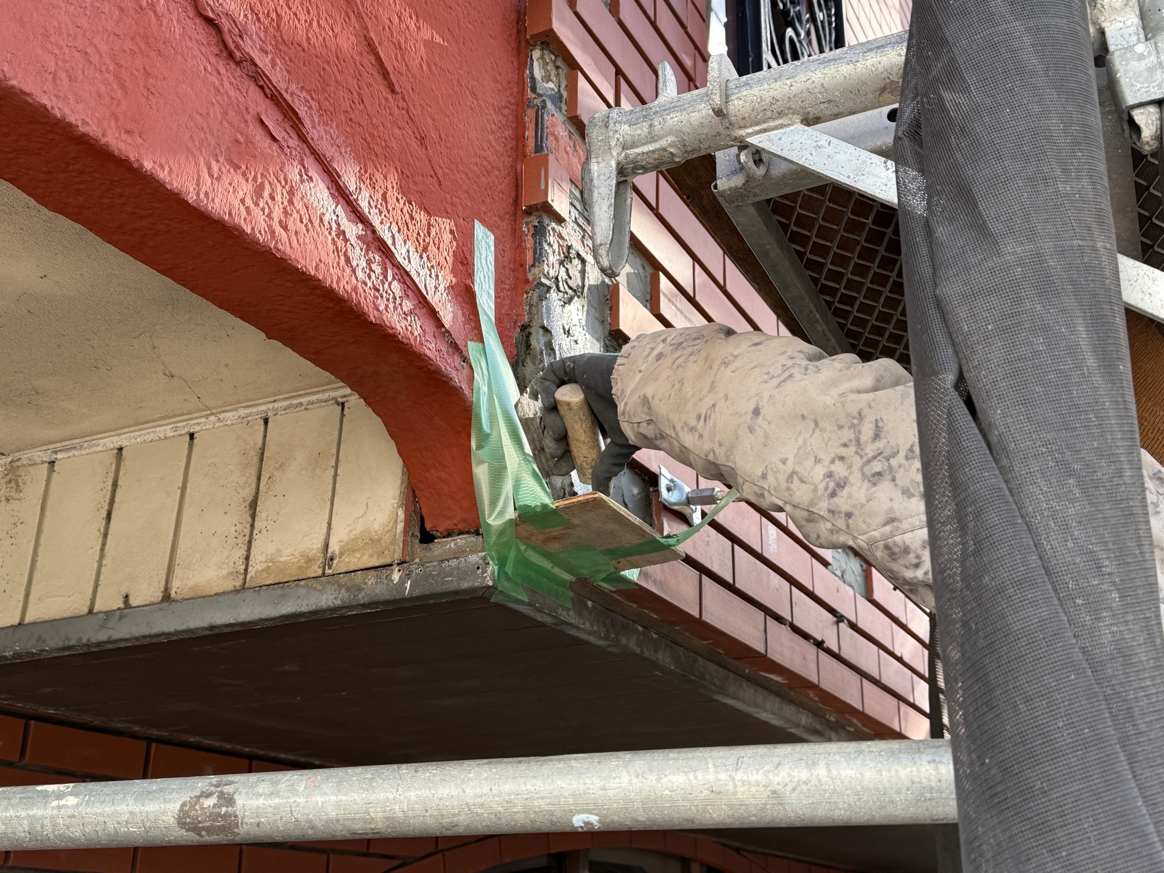 柏市シャイン　外壁塗装　屋根塗装　外壁屋根塗装　マンション　マンション修繕　タイル　タイル修繕　瓦屋根修繕　ラバーロック工法　市川市　ジョイム国府台　賃貸マンション　打診調査　タイル落下