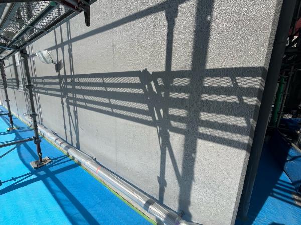 白井市　サニーカラー　大規模修繕工事　屋上防水　外壁塗装　中塗り