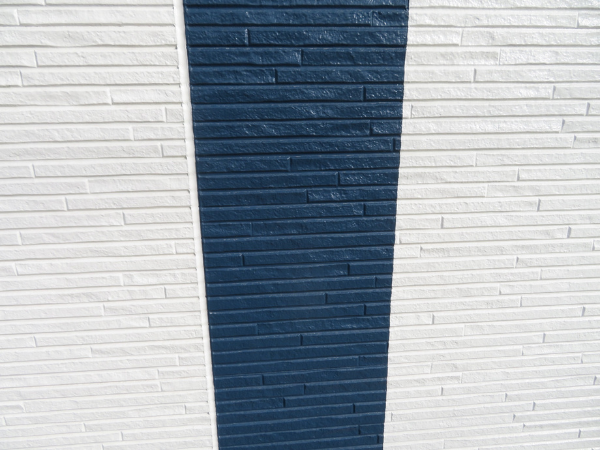 柏市外壁屋根塗装　シャイン　外壁塗装　リファイン　アステックペイント　定期点検　訪問業者　飛び込み業者　シーリング　コーキング　棟板金　屋根塗装　鳥によるシーリング不具合　ソーラーパネル