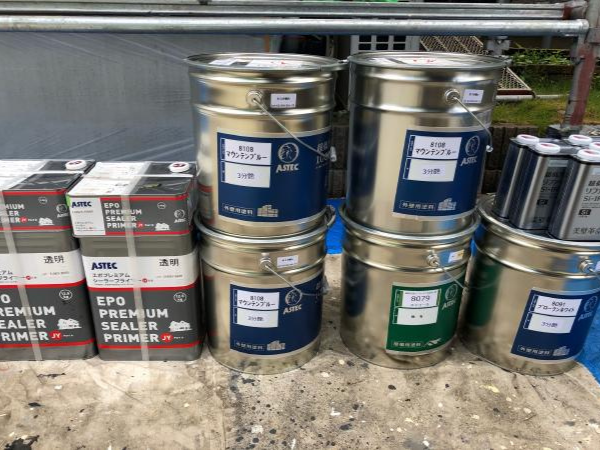 柏市外壁屋根塗装　シャイン　外壁塗装　リファイン　アステックペイント　定期点検　訪問業者　飛び込み業者　シーリング　コーキング　棟板金　屋根塗装　鳥によるシーリング不具合　ソーラーパネル